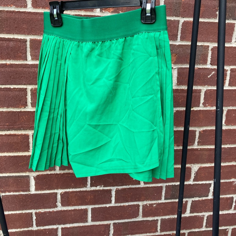 Vibrant Green Women's Mini Tennis Skirt Size Medium (CC)